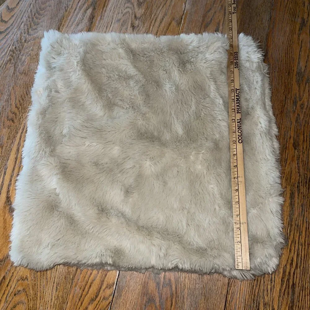 RESTORATION faux fur zippered pillow case/20.25
